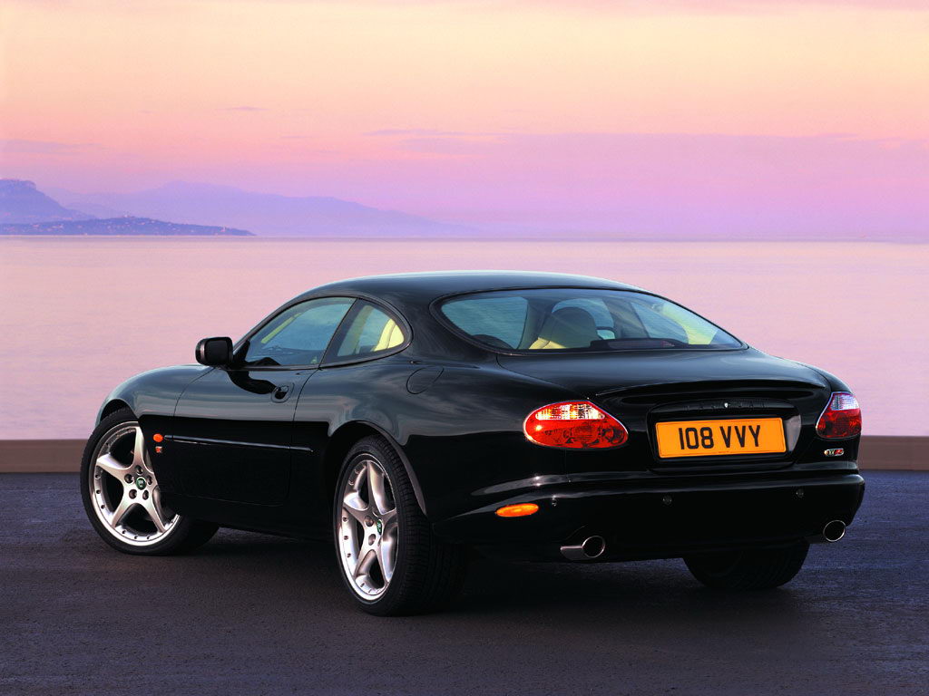 Jaguar XK 2002 001a.jpg
